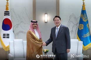 尹 大統領, 파이살 사우디아라비아 외교장관 접견