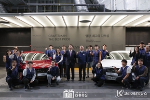 尹 大統領, 자동차 수출 현장 점검...전통시장 상인 격려