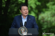 尹 大統領, 캠프 데이비드 정상회의에서 한미일 안보·경제 협력 제도화..글로벌 위기를 기회로 전환한 역사적 의미
