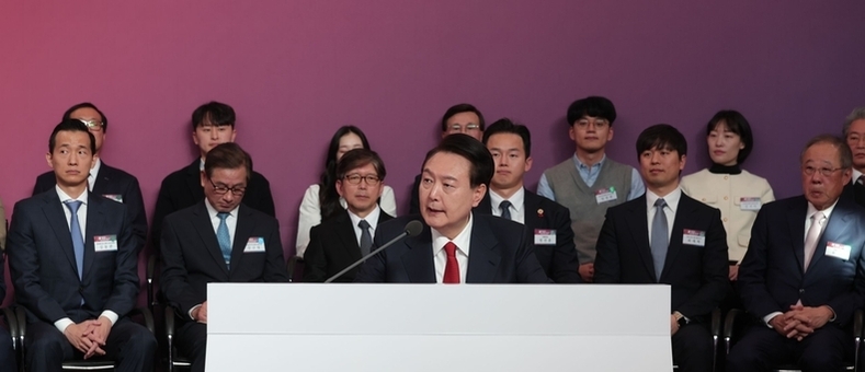 尹 大統領 "방위산업은 평화산업"... "방위산업 육성 통해 튼튼한 안보와 일자리 창출 동시 달성 가능"