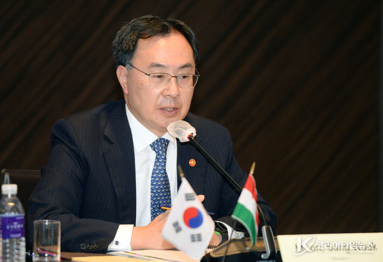 산업통상자원부 장관 문승욱.