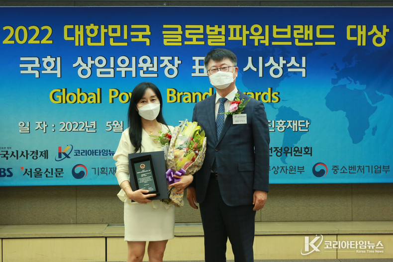 샤인결혼정보회사 남주영 대표(좌측)