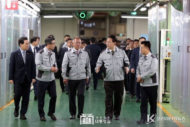 4월 11일 윤석열 대통령은 기아 전기차 전용공장 기공식에 참석했다.