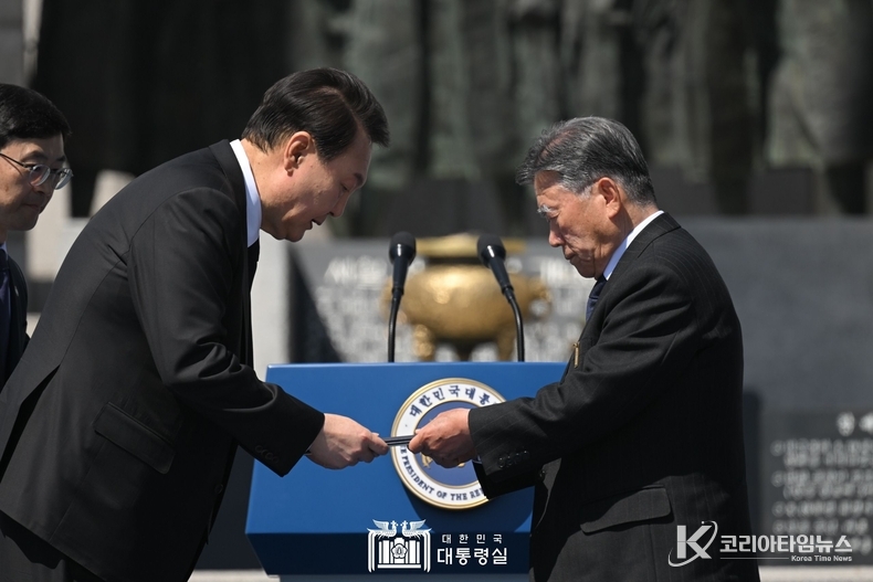 4월 19일 윤석열 대통령은 제63주년 4·19혁명 기념식에 참석했다.