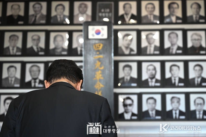 4월 19일 윤석열 대통령은 제63주년 4·19혁명 기념식에 참석했다.