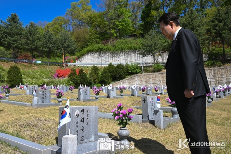 4월 19일 윤석열 대통령은 제63주년 4·19혁명 기념식에 참석했다.