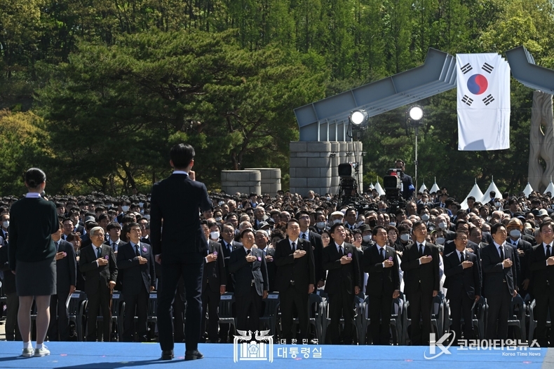 4월 19일 윤석열 대통령은 제63주년 4·19혁명 기념식에 참석했다.