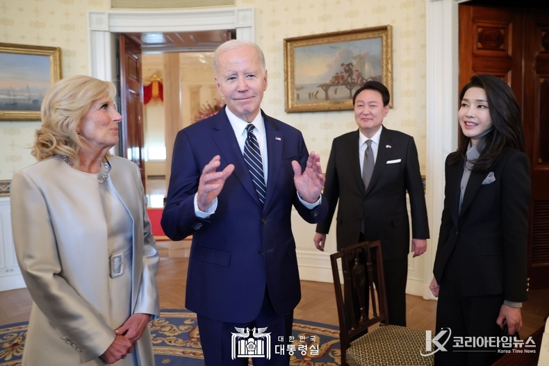 4월 25일 윤석열 대통령 부부는 바이든 대통령 부부와 백악관 관저에서 친교 행사를 가졌다.