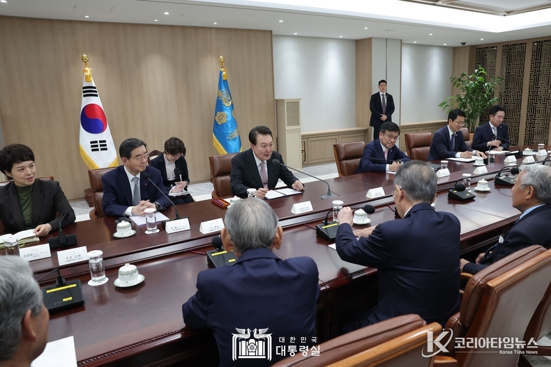 5월 15일 윤석열 대통령은 한일 경제인회의 참석차 한국을 방문한 일본 대표단을 접견했다.