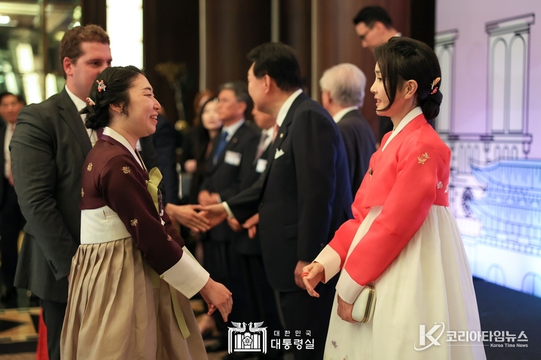 6월 19일 윤석열 대통령 부부는 프랑스 동포 만찬 간담회를 했다.