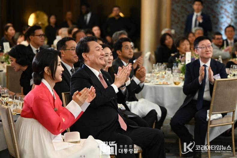 6월 19일 윤석열 대통령 부부는 프랑스 동포 만찬 간담회를 했다.