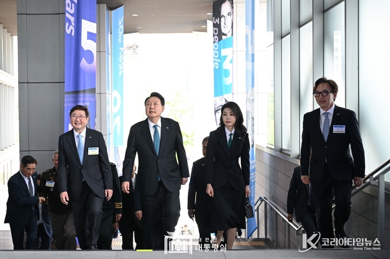 6월 25일 윤석열 대통령 부부는 한미동맹 70주년 특별전을 관람했다.