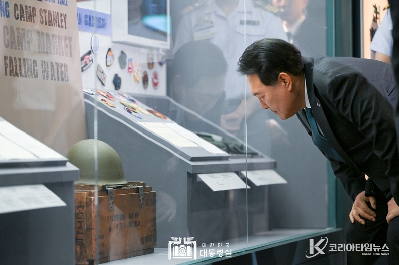 6월 25일 윤석열 대통령 부부는 한미동맹 70주년 특별전을 관람했다.