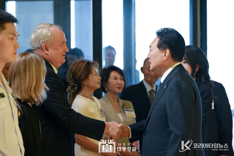 6월 25일 윤석열 대통령 부부는 한미동맹 70주년 특별전을 관람했다.