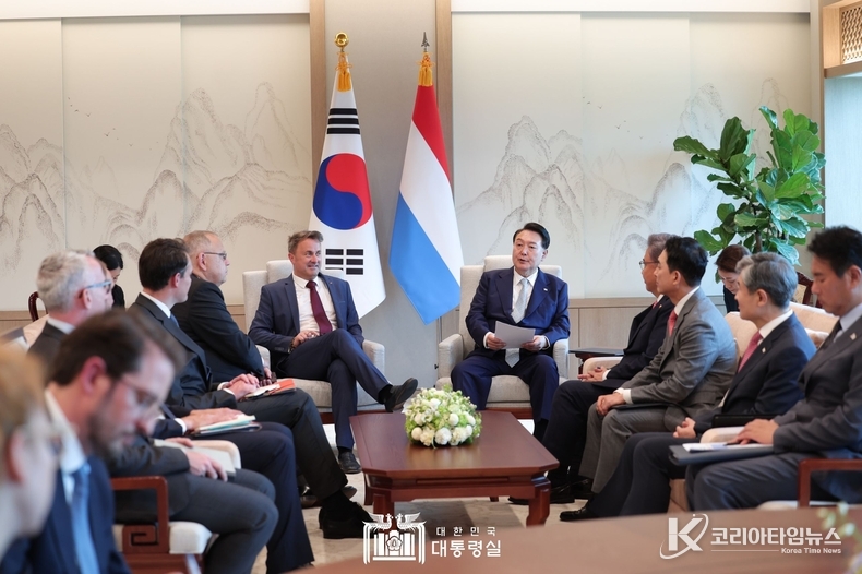 7월 25일 윤석열 대통령은 자비에 베텔(Xavier Bettel) 룩셈부르크 총리와 면담을 갖고, 레옹 모아옝(Léon Moyen) 룩셈부르크 생존 한국전 참전용사와 환담했다.