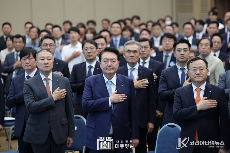 8월 2일 윤석열 대통령은 새만금 이차전지 투자협약식에 참석했다.