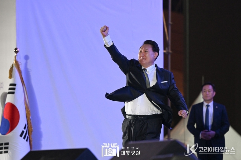 9월 14일 윤석열 대통령은 2023 청년의 날 기념식에 참석하였다.