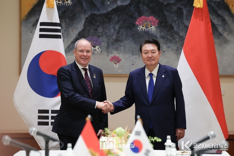9월 19일 윤석열 대통령은 모나코 군주인 알베르 대공과 한-모나코 정상회담을 가졌다.