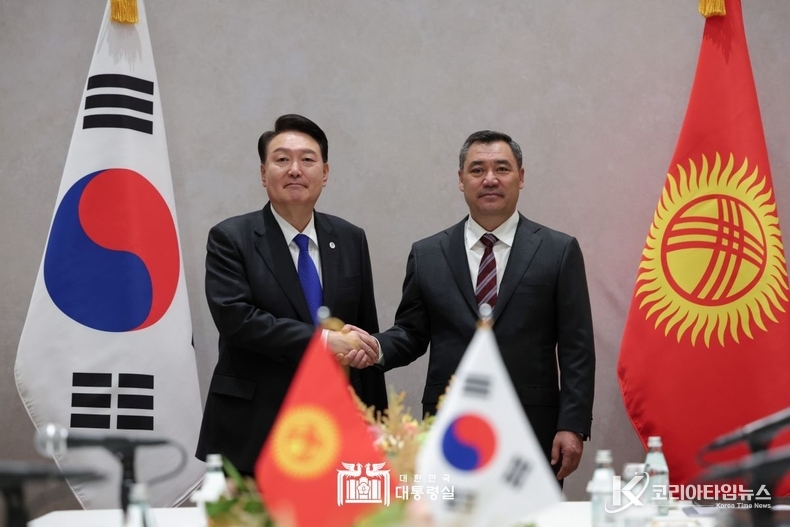 9월 20일 윤석열 대통령은 사디르 자파로프 키르기스스탄 대통령과 한-키르기스스탄 정상회담을 가졌다.
