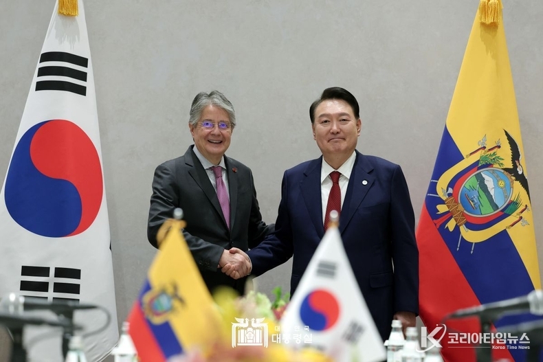 9월 21일 윤석열 대통령은 기예르모 라소 대통령과 한-에콰도르 정상회담을 가졌다.