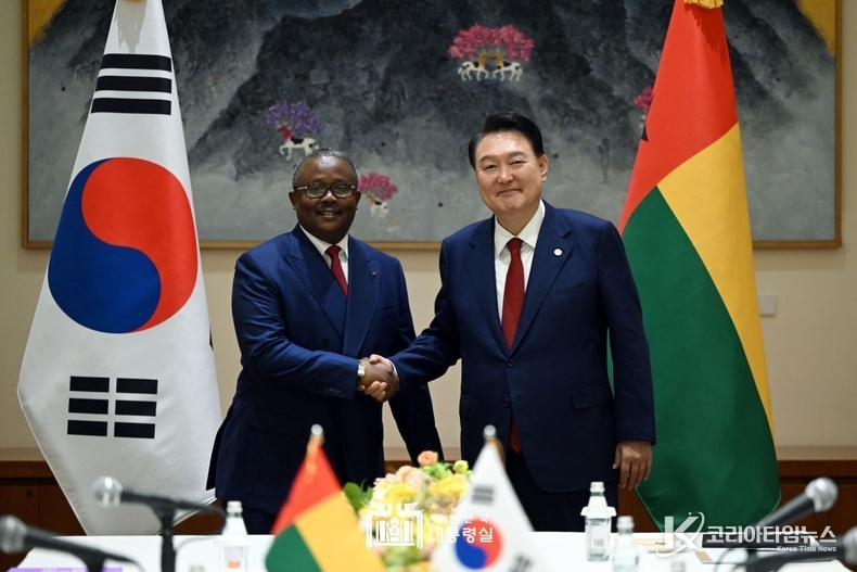 9월 21일 윤석열 대통령은 우마루 시소쿠 엠발로 대통령과 한-기니비사우 정상회담을 가졌다.