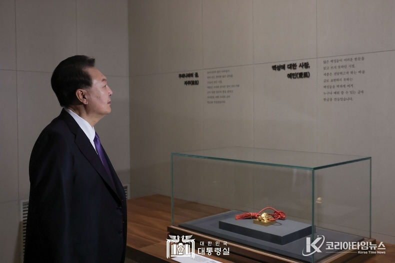10월 5일 윤석열 대통령은 한글 주간 계기 국립한글박물관 깜짝 방문하였다.