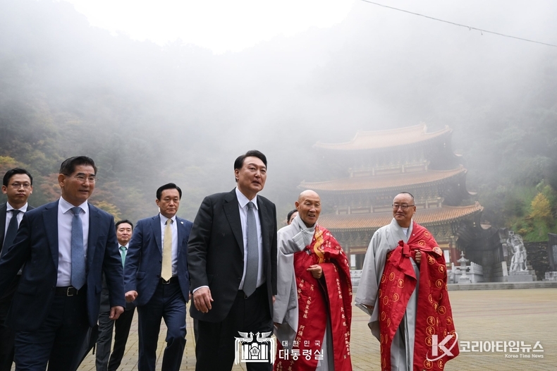 10월 19일 윤석열 대통령은 천태종의 본산인 구인사를 방문해 종정 도용스님을 예방하고, 국가와 국민의 평안을 기원했다.