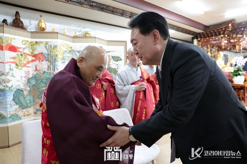 10월 19일 윤석열 대통령은 천태종의 본산인 구인사를 방문해 종정 도용스님을 예방하고, 국가와 국민의 평안을 기원했다.