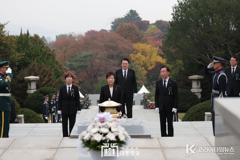 10월 26일 윤석열 대통령은 박정희 前 대통령 44주기 추도식에 참석하였다. 