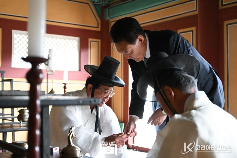10월 27일 윤석열 대통령은 경북 안동 병산서원에서 열린 유림 간담회에 참석하였다.
