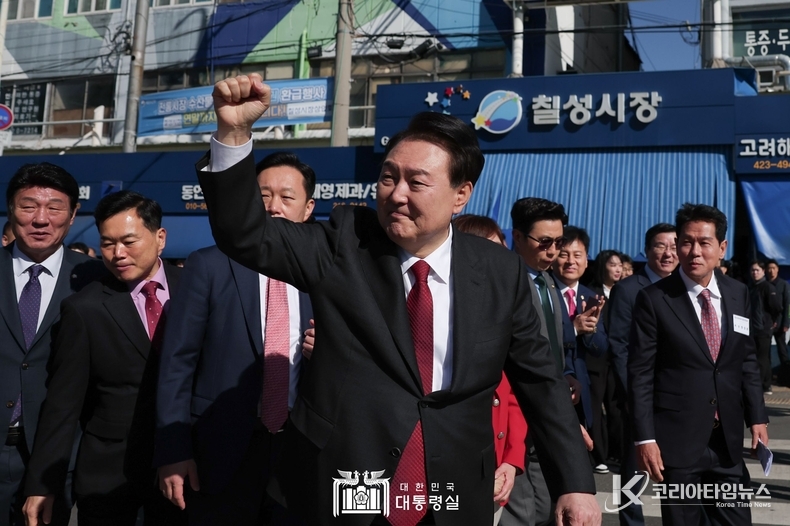 11월 7일 윤석열 대통령은 대구 칠성종합시장을 방문하였다. 