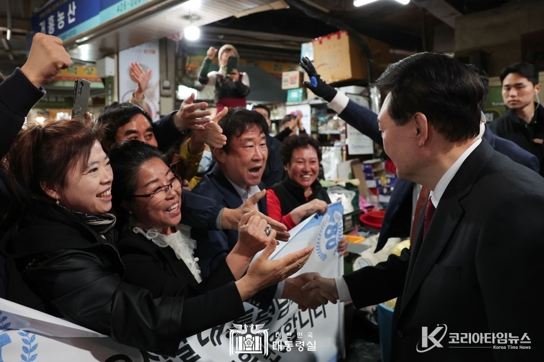 11월 7일 윤석열 대통령은 대구 칠성종합시장을 방문하였다. 