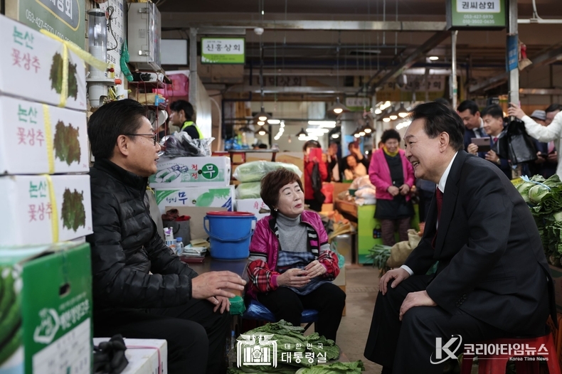 11월 7일 윤석열 대통령은 대구 칠성종합시장을 방문하였다. 