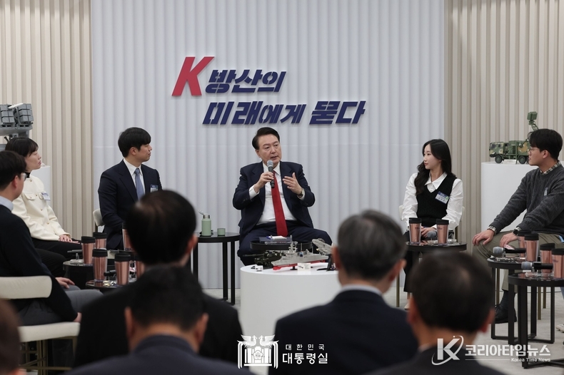 12월 7일 윤석열 대통령은 제2차 방산수출 전략회의 및 청년 방위산업인 간담회에 참석했다.