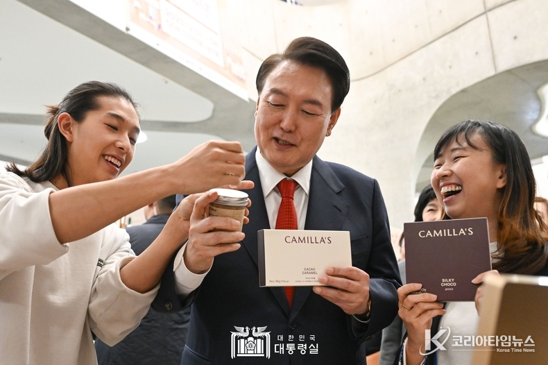 12월 7일 윤석열 대통령은 2023년 눈꽃 동행축제 개막행사에 참석하였다.