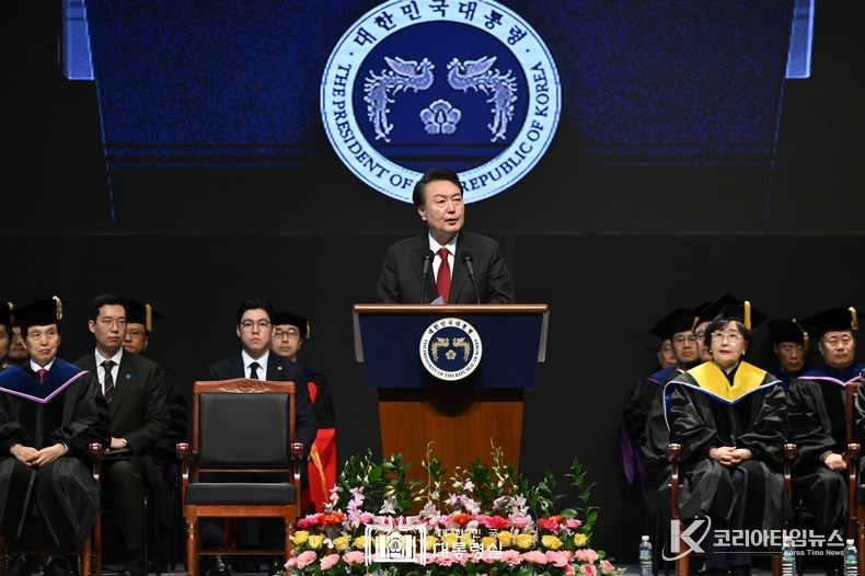 2월 16일 윤석열 대통령은 한국과학기술원(카이스트)에서 개최된 2024년 학위수여식에 참석했다.