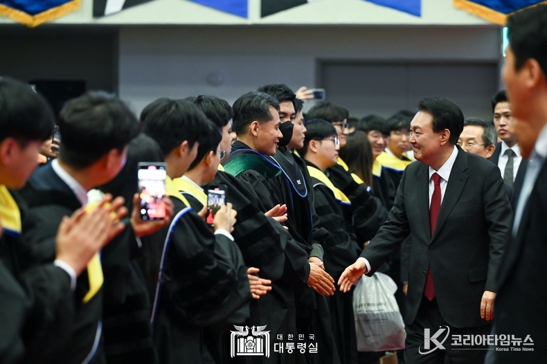 2월 16일 윤석열 대통령은 한국과학기술원(카이스트)에서 개최된 2024년 학위수여식에 참석했다.