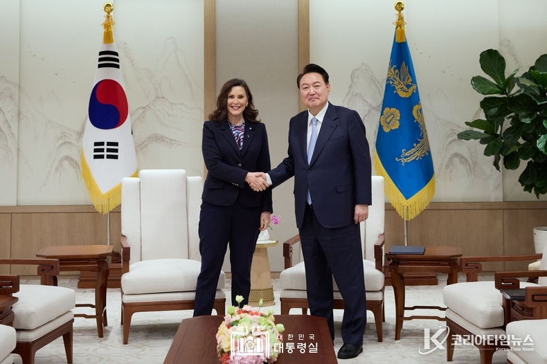 3월 7일 윤석열 대통령은 그레첸 위트머 美 미시간 주지사를 접견했다.