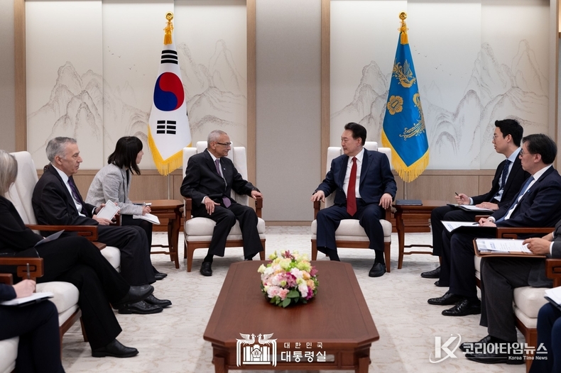 3월 12일 윤석열 대통령은 포데스타 美 대통령 국제기후정책 선임고문을 접견했다.