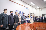 더불어민주당 브리핑, "윤석열 당선인 일방적 추진중인 大統領 집무실 이전, 오락가락 고무줄 비용 국민을 ‘기망'하는 행위"