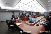 尹 大統領, 한국형 발사체 '누리호' 발사 성공 연구진 격려
