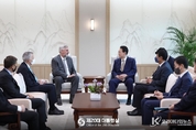 尹 大統領, 에릭 홀콤 美 인디애나 주지사 접견