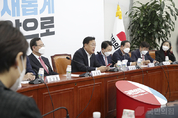 與, "문 정권 5년, 오직 내 편만 먼저였나"