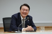 尹 大統領, "은행 고금리로 국민 고통 커...'은행 돈잔치' 대책 마련해야"
