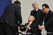 尹 大統領, "여러분의 희생, 헌신, 봉사가 우리 사회 발전시켜"