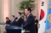 尹 大統領 "외교 최일선 재외공관장 역할 막중...외교 역량 결집해야"
