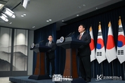 한·일 양국, "미래 협력 위한 유익한 발걸음 되길 기대해"