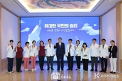 尹 大統領 "코로나19 극복은 의료진·국민들께서 희생에도 불구하고 적극적으로 협조해 주신 덕분"