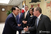 尹 大統領, 美 하원 세입위 등 대표단 접견.. "첨단기술, 가치동맹으로 긴밀한 협력 기대"