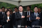 尹 大統領, 박정희 前 대통령 추도식 참석 "'한강 기적' 이룬 박정희 전 대통령 정신을 발판으로 도약하는 대한민국 만들자 강조"